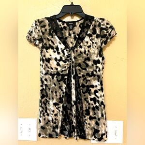 Animal print Alfani capped sleeved pull on top with black lace size petite small